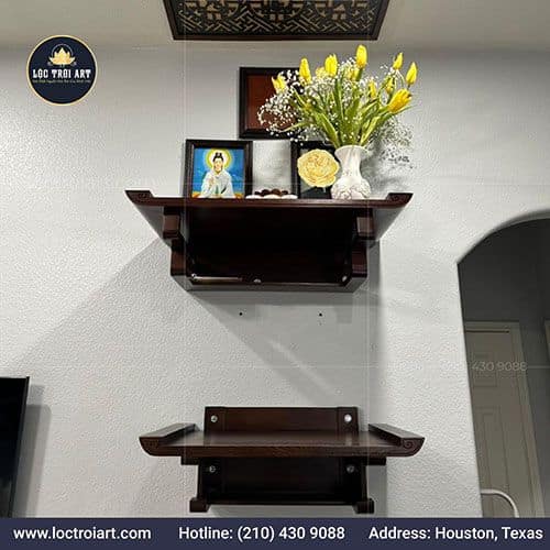 hoan-thien-lap-chiec-ban-tho-treo-tuong-thu-hai-cho-chi-khach-da-thinh-truoc-do-loctroiart_com
